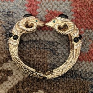 BCBG 🧿 Vintage Rams Head bracelet